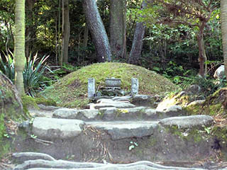 岡倉天心墓地（北茨城市大津町）