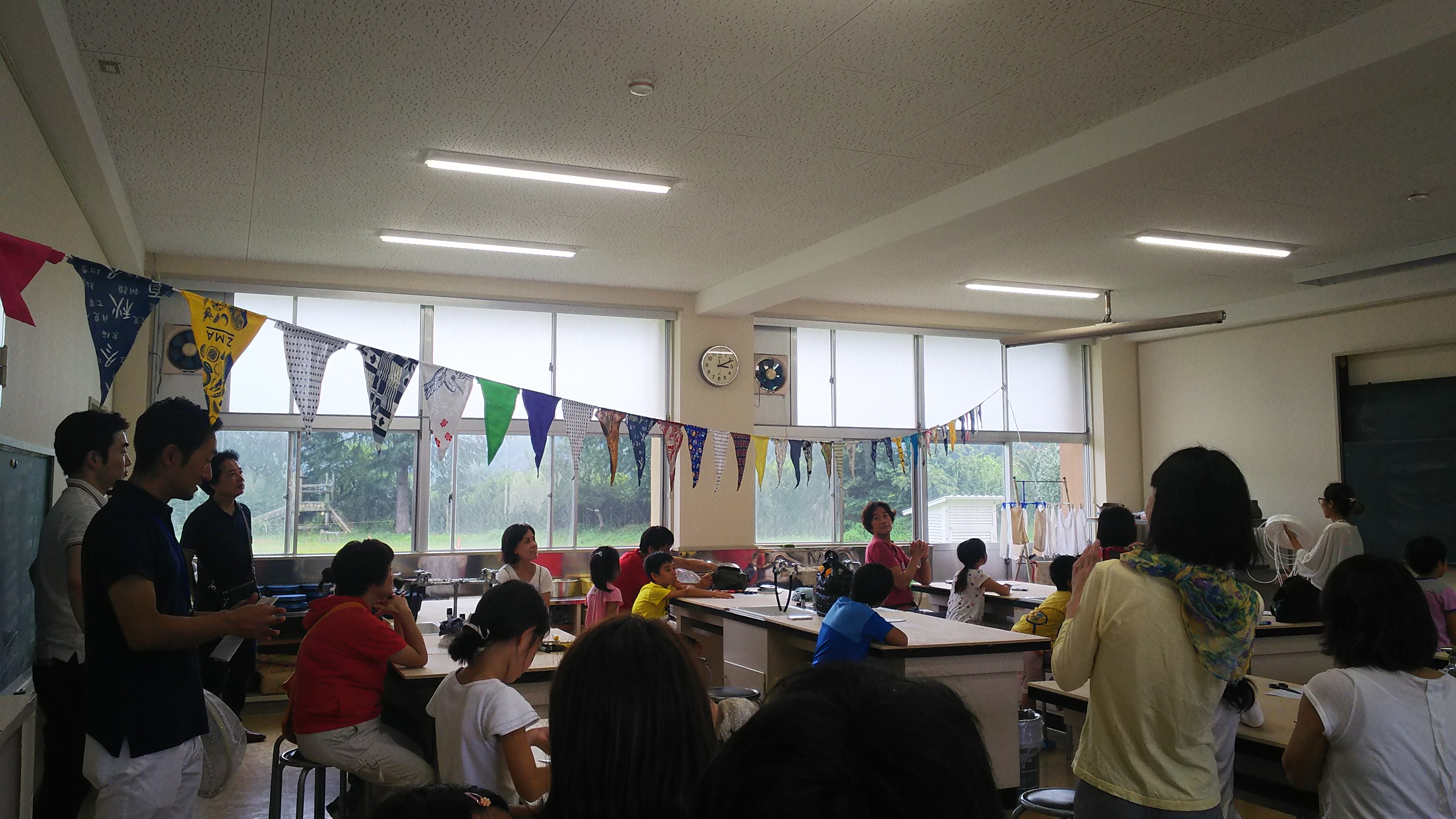 親子漁業体験・ガーランドづくり２