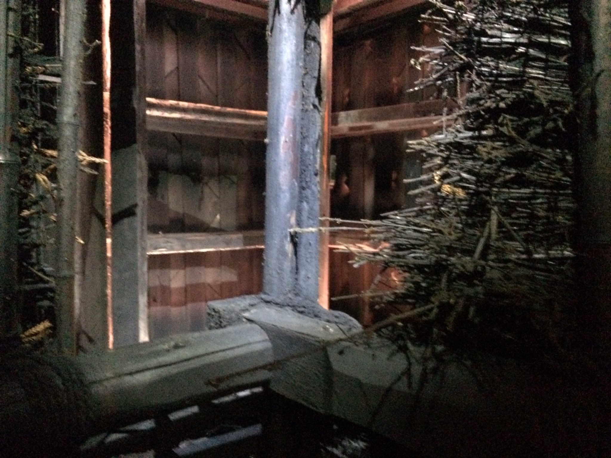 茅葺き屋根開口部