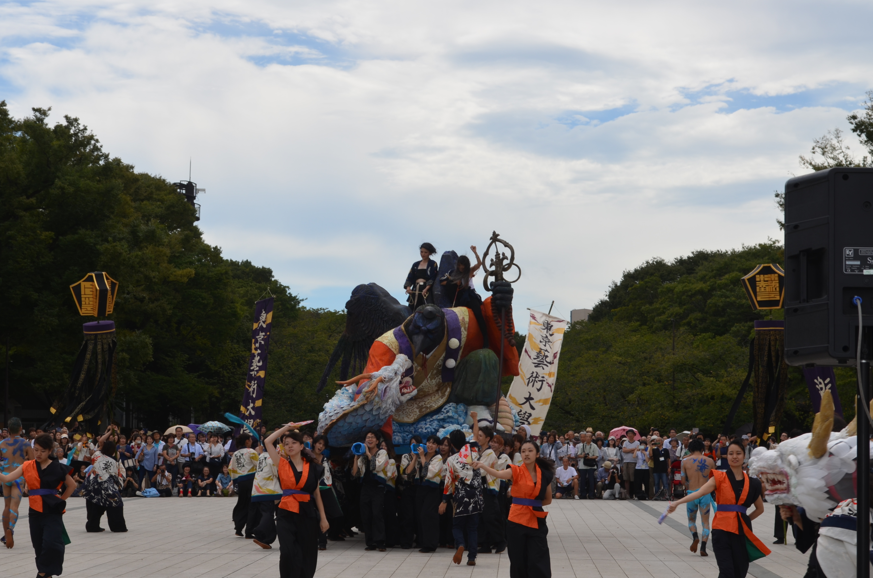 10 烏天狗パフォーマンス