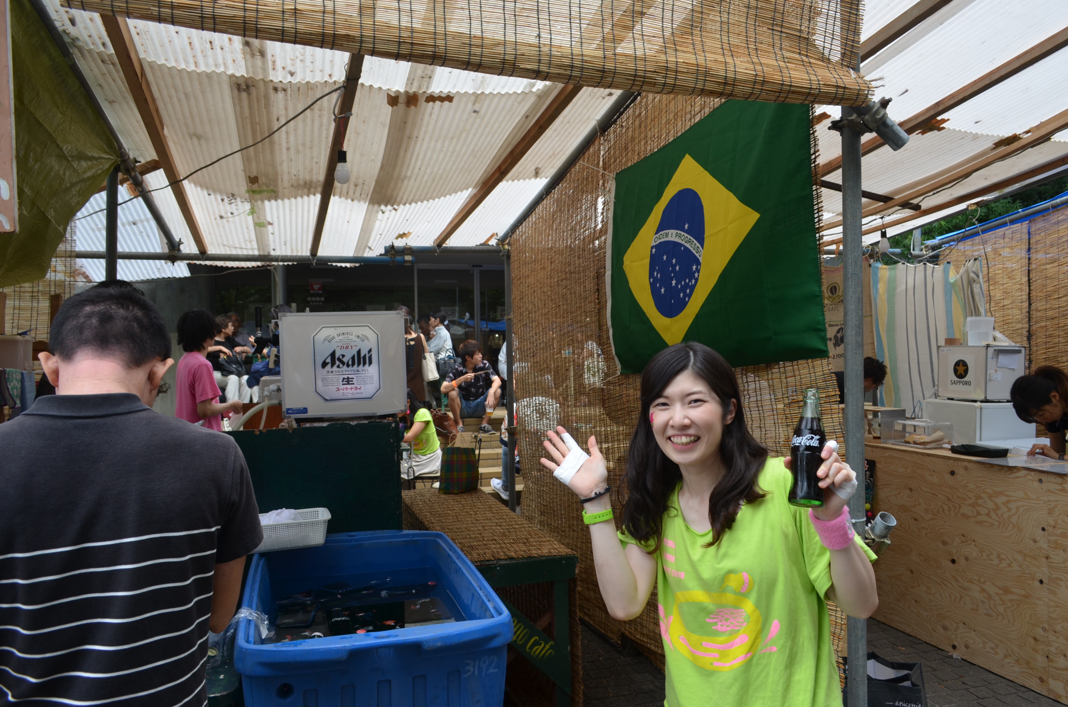 35 三宅世梨菜さんサンバ部模擬店1