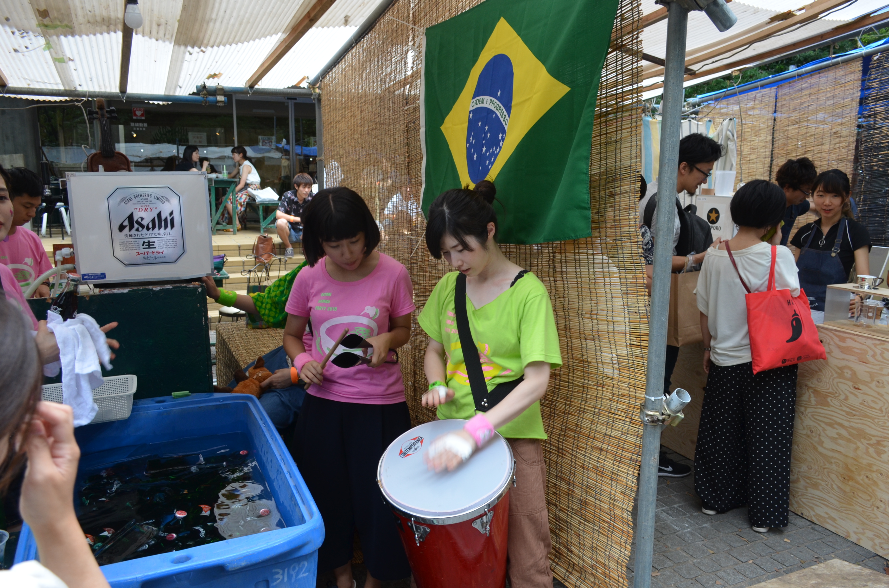 36 三宅世梨菜さんサンバ部模擬店2